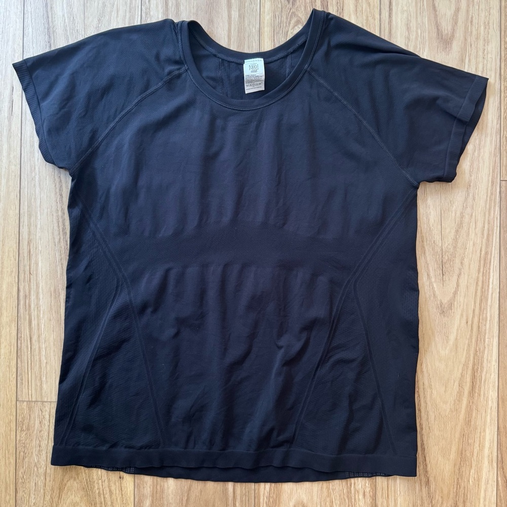 Athleta Black Momentum Short sleeve shirt size 1X